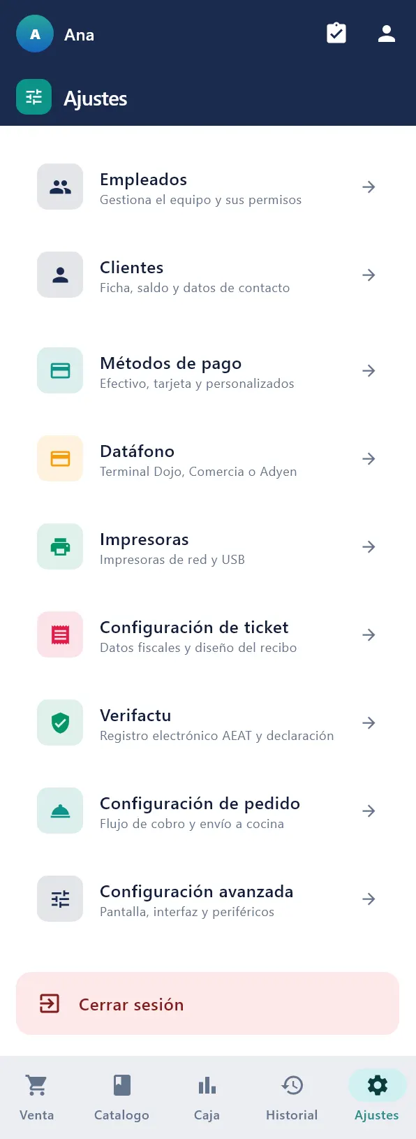 Pestaña Ajustes con la lista de apartados y, al final, el botón Cerrar sesión