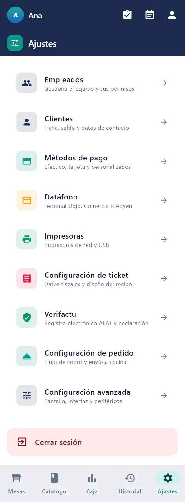Pestaña Ajustes con la lista de apartados y el botón Cerrar sesión al final