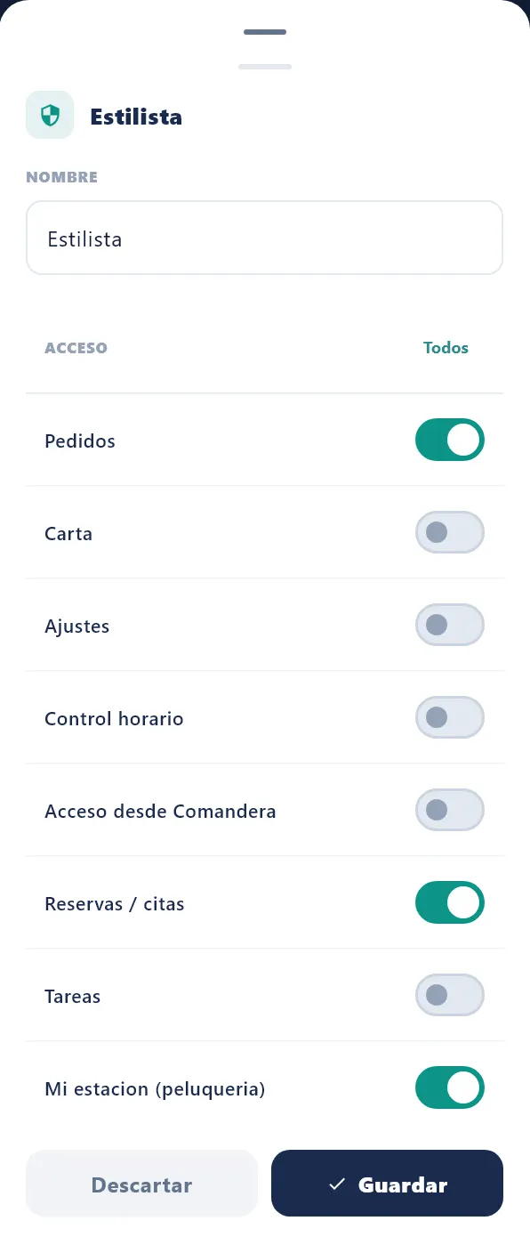 Roles y permisos con la hoja de un rol abierta: NOMBRE, permisos por grupos y botones Descartar / Guardar