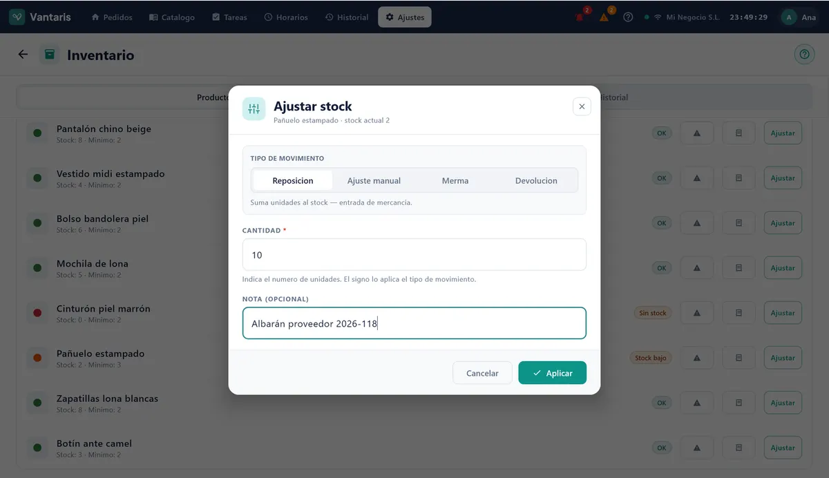 Ventana Ajustar stock: tipo de movimiento, cantidad y nota, con el stock actual del producto en la cabecera