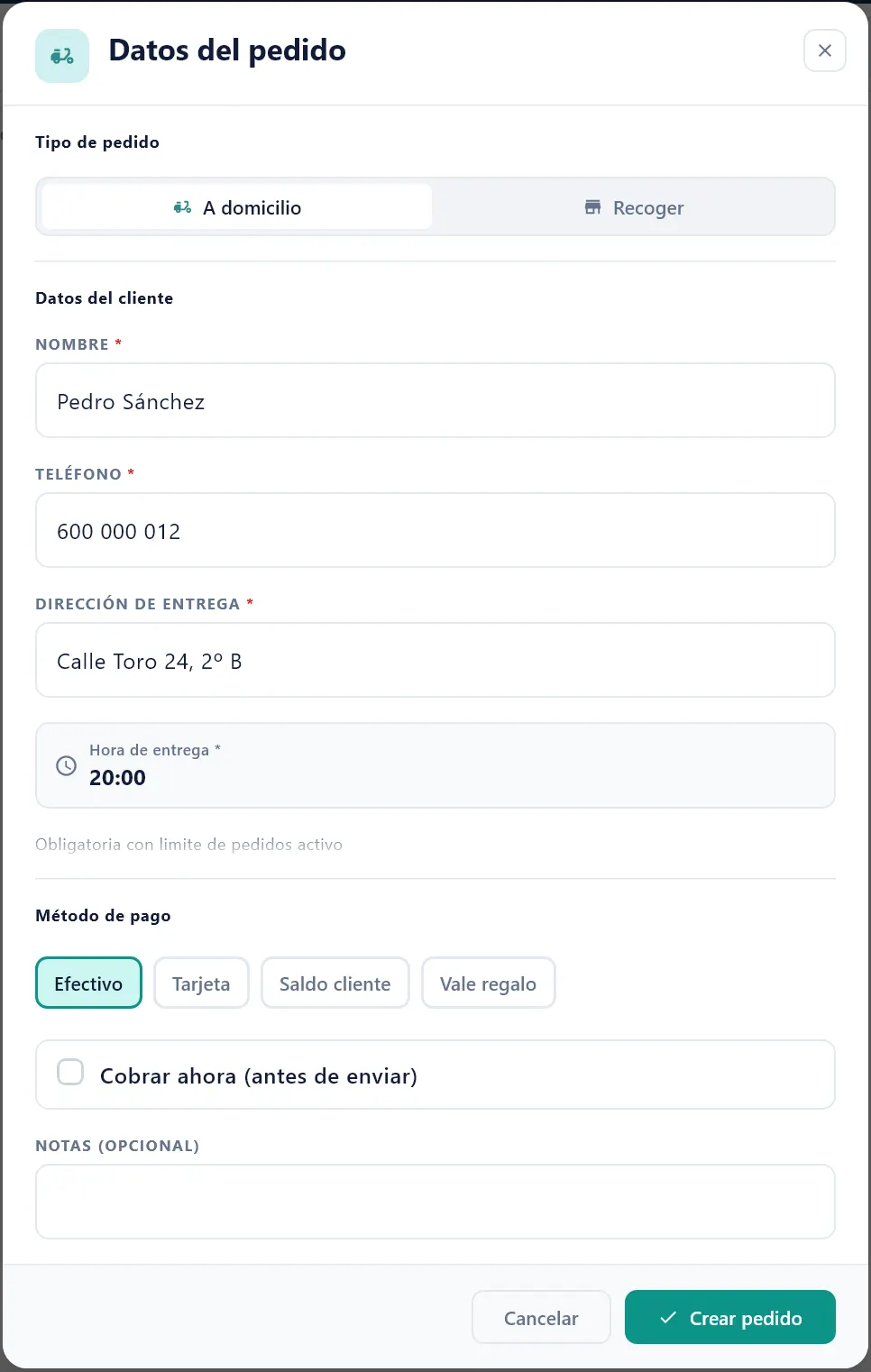 Ventana Datos del pedido con A domicilio elegido, nombre, teléfono, dirección y hora de entrega.